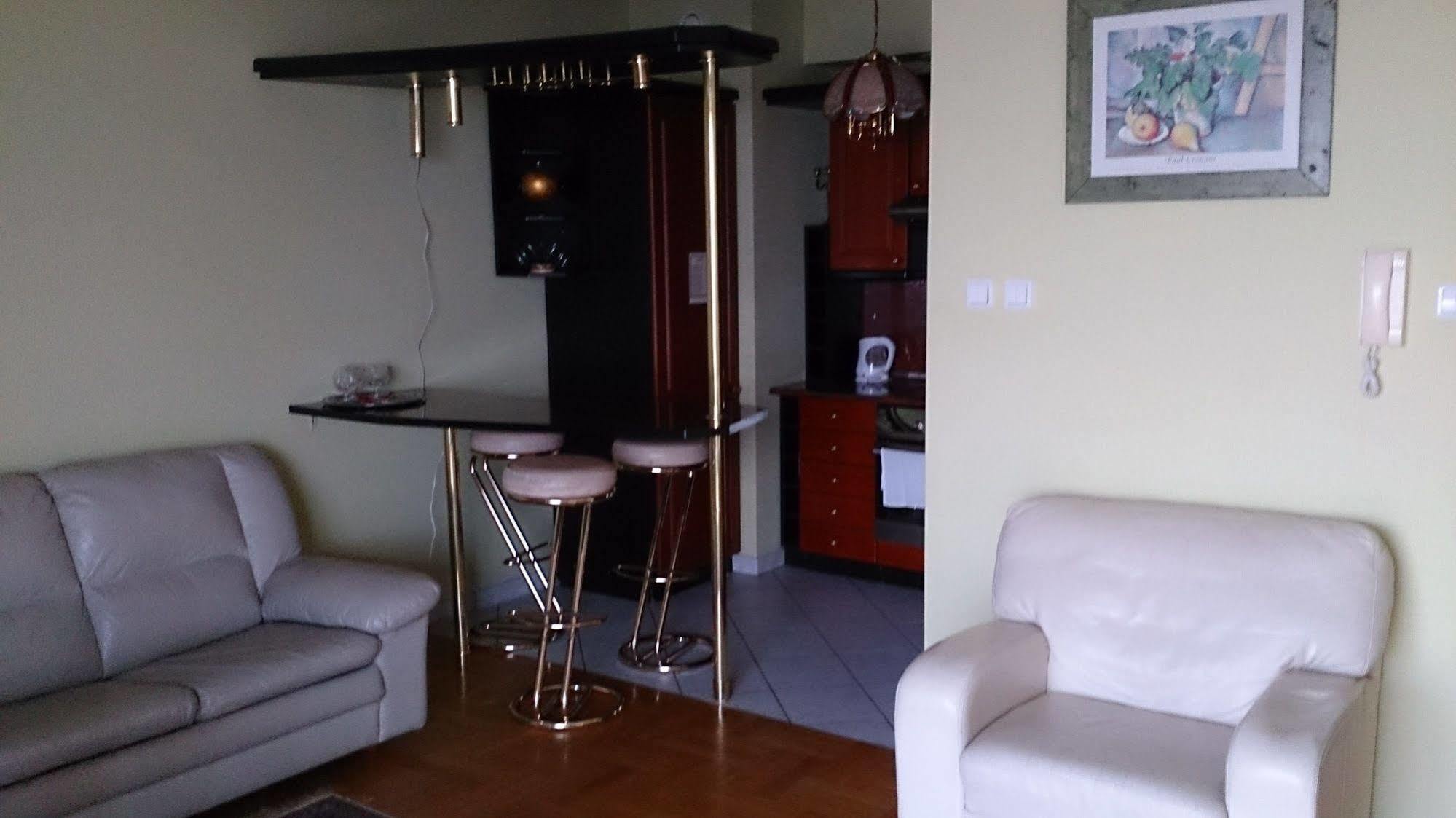 Babka Wiezowiec Noclegi Varşovia Exterior foto